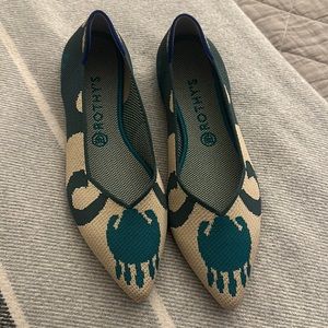 Like NEW Rothy’s Moroccan Green Points Flats
